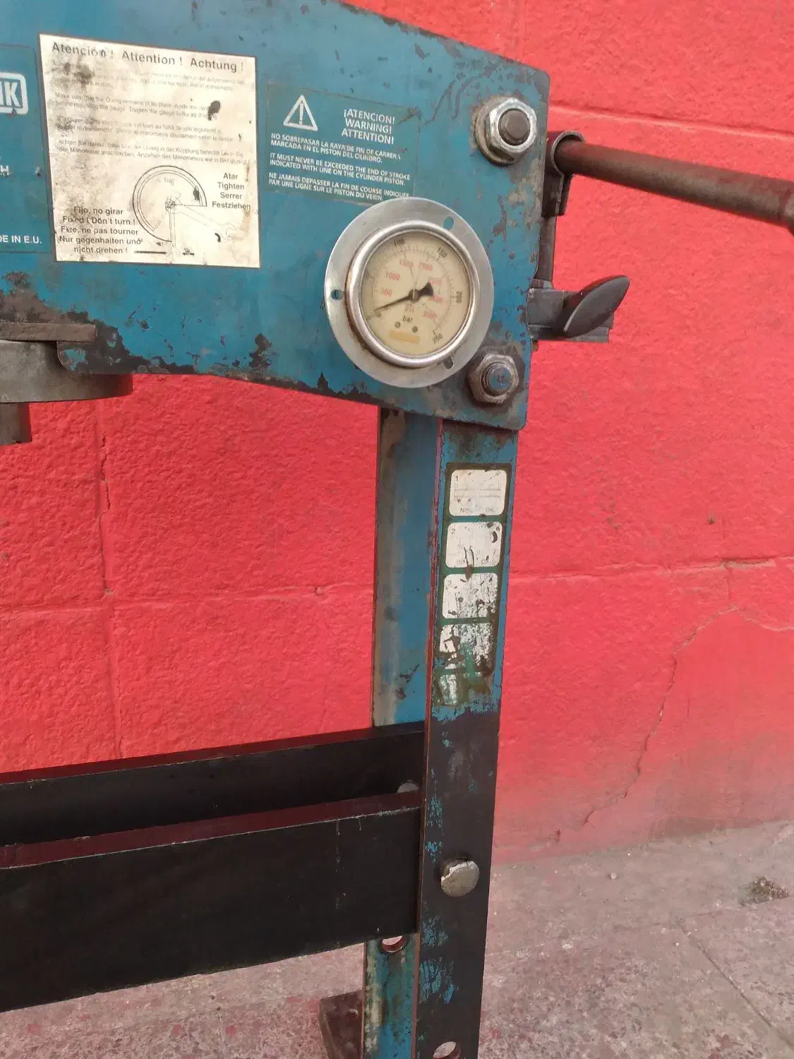 دستگاه پرس۱۵ تن و کپسول اکسیژن|ماشینآلات صنعتی|اهواز, پادادشهر|دیوار