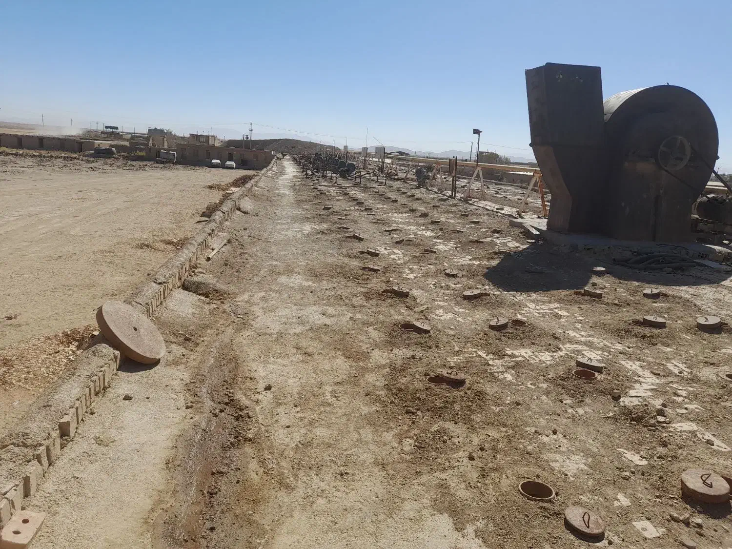 فروش یک کارخانه آجرپزی سفال ۴۰ قمیر خشکن|مصالح و تجهیزات ساختمان|شراء, |دیوار