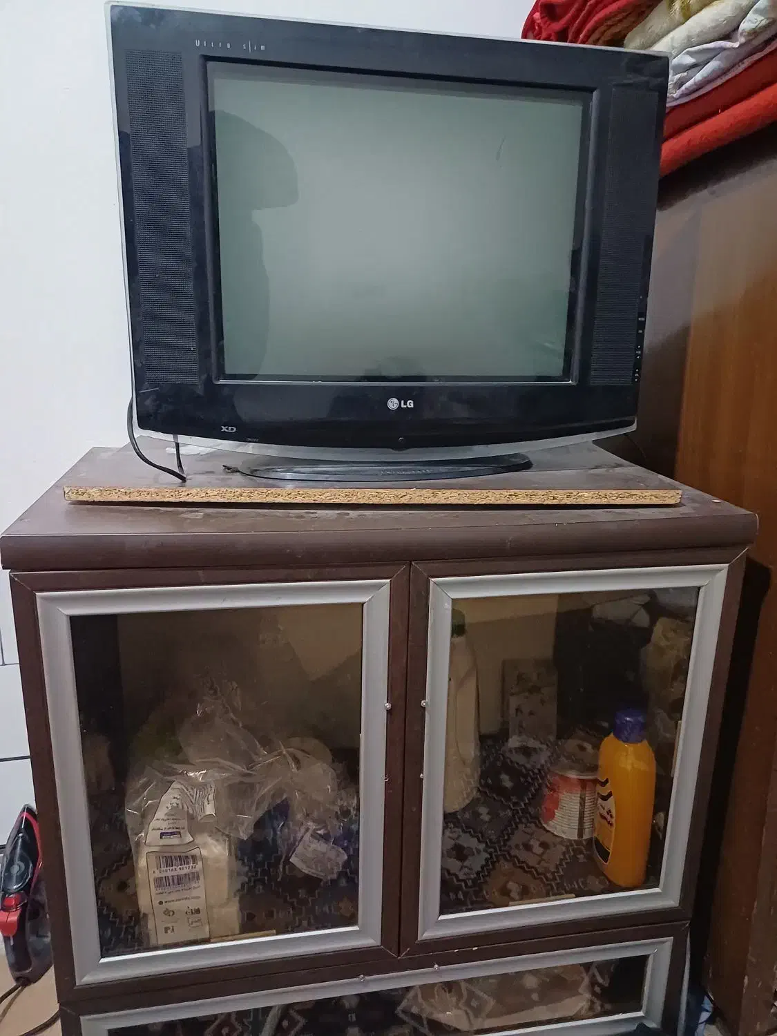 تلویزیون ال جی همراه با میز|تلویزیون و پروژکتور|رامهرمز, |دیوار