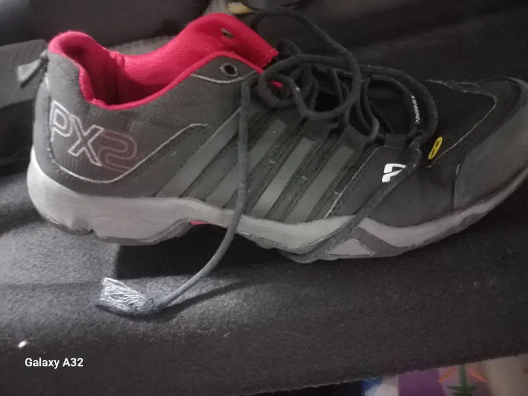 کفش ورزشی سایز ۳۹ کاملا سالم|کیف، کفش، کمربند|تهران, زعفرانیه|دیوار