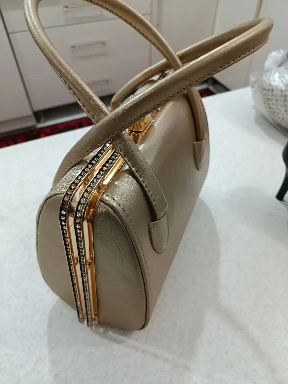 کیف کلاه شال گردن کفش|کیف، کفش، کمربند|قم, شاه سید علی|دیوار