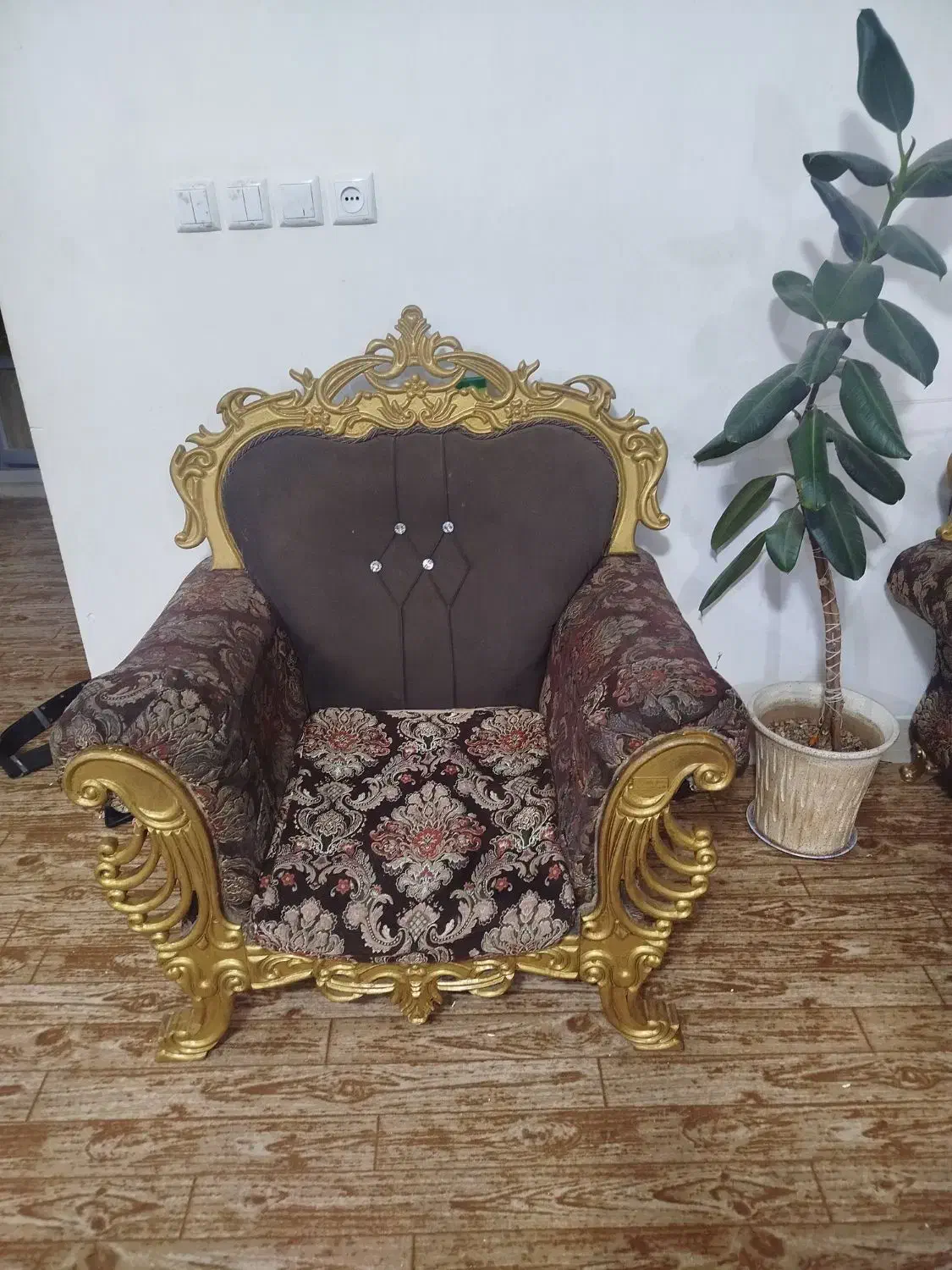 یک جفت مبل سلطنتی 8نفره درحدنوبفروش میرسد|مبلمان خانگی و میز عسلی|بروجن, |دیوار