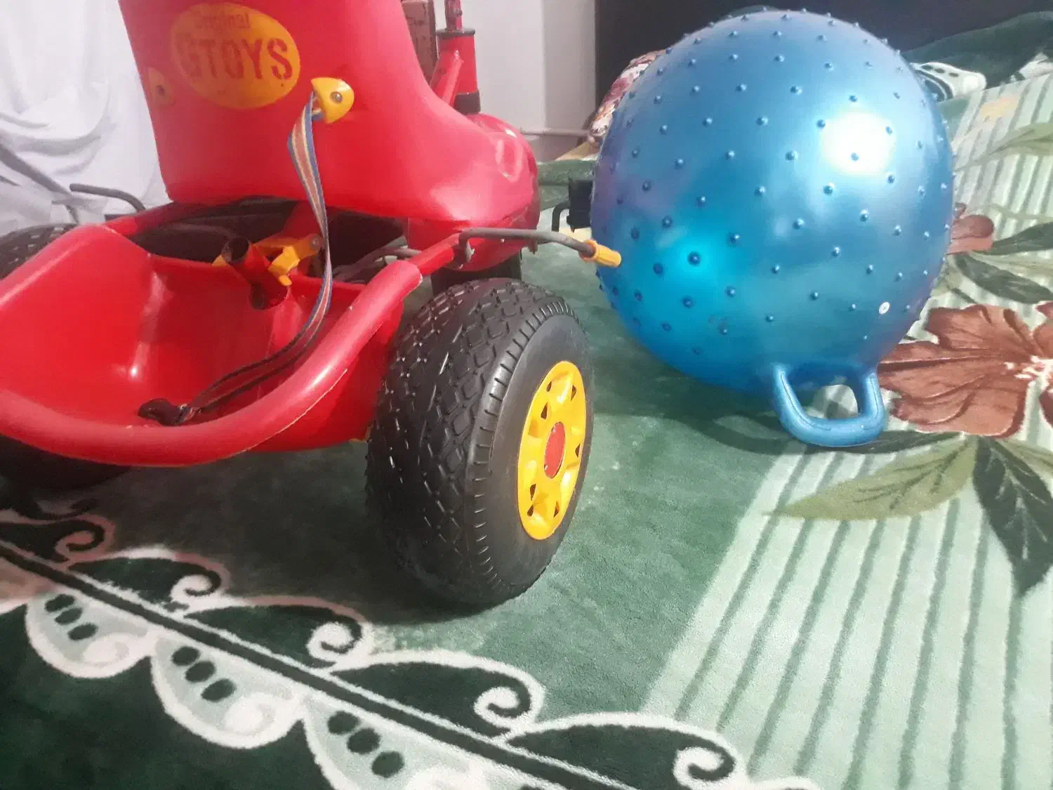 سه چرخه و توپ ورزشی|اسباببازی بچه|بندر گز, |دیوار