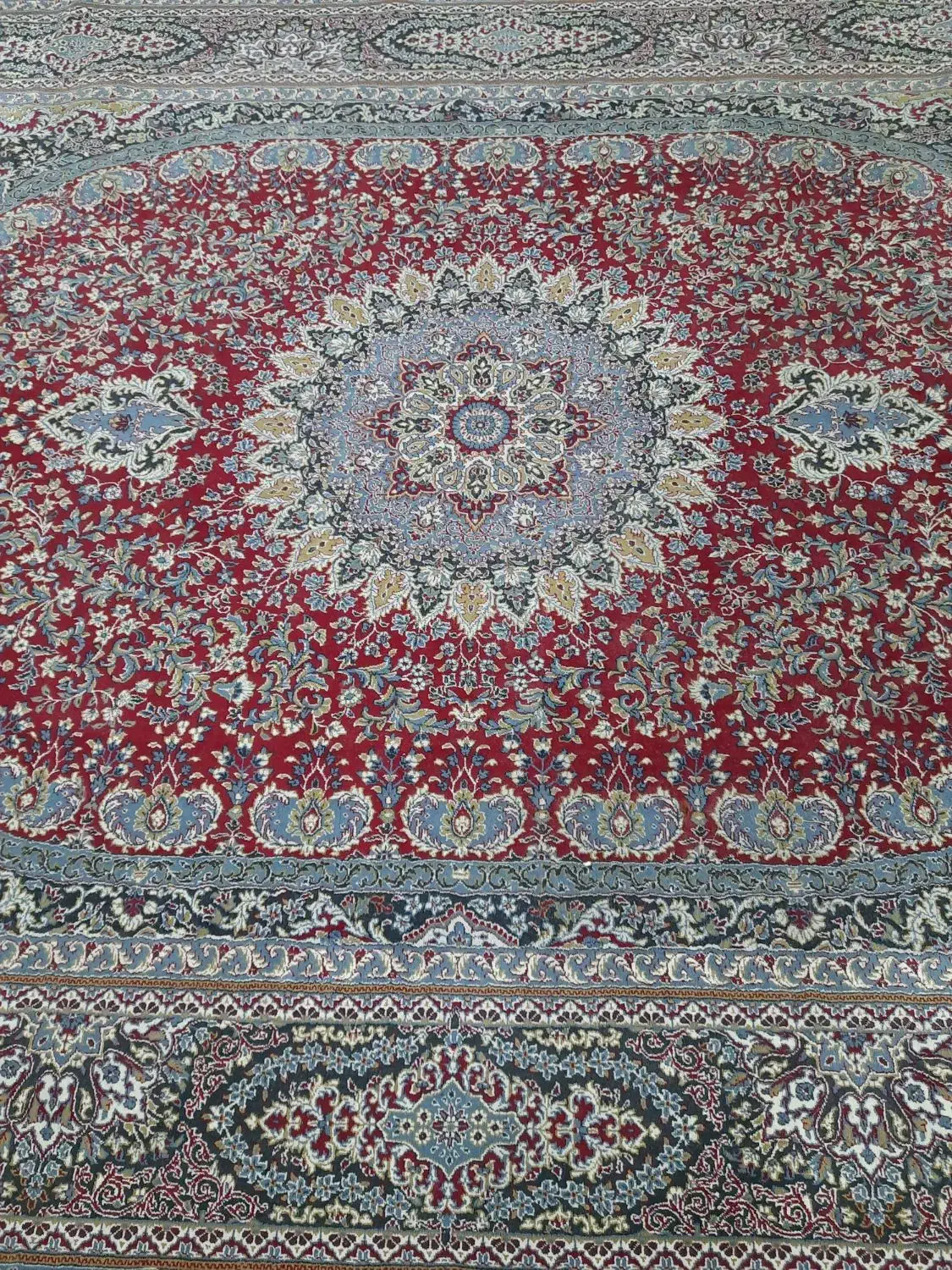 فرش ۱۲ متری ۷۰۰ شانه قدیمی و یک جفت ۶ متری لاکی|فرش|قم, زنبیل آباد|دیوار