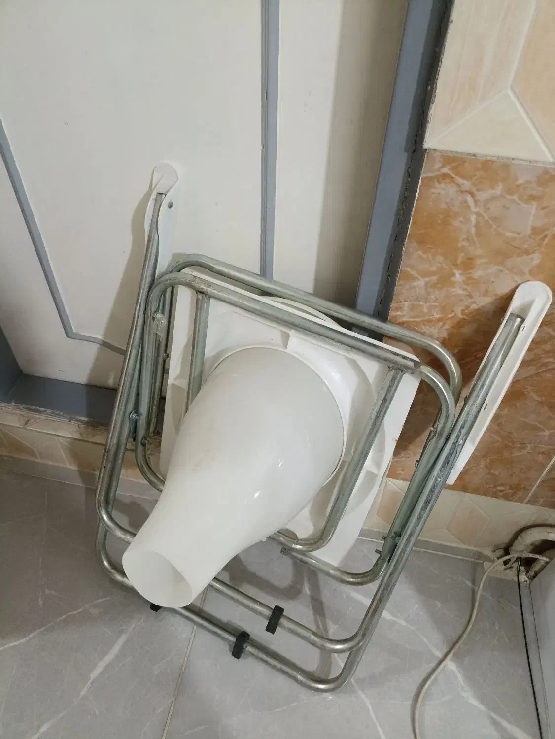 دستشویی فرنگی تاشو|لوازم سرویس بهداشتی|زاهدان, |دیوار