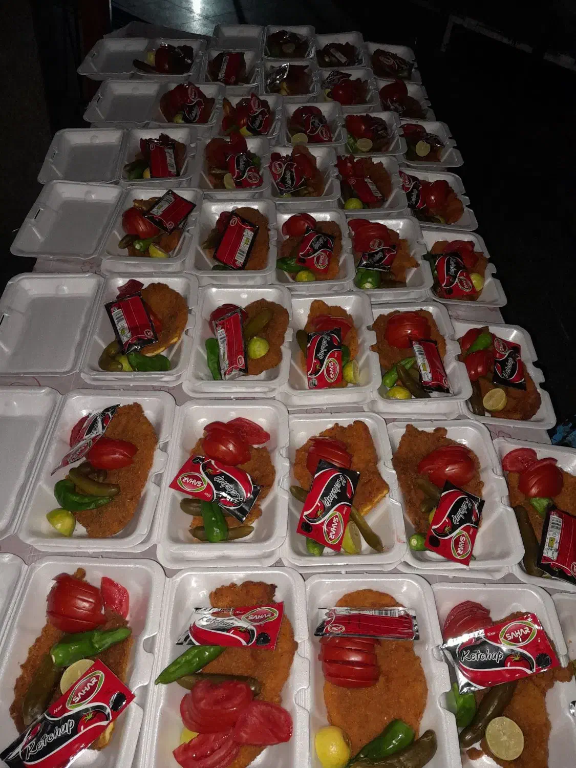 تهیه و طبخ انواع غذاها ی ایرانی و فرنگی|خدمات پذیرایی، مراسم|خمین, |دیوار