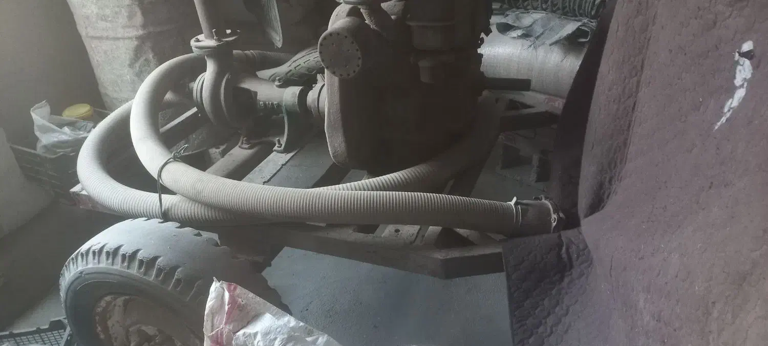 تراکتور، گاو آهن و موتور آب|ماشین‌آلات صنعتی|گهواره, |دیوار