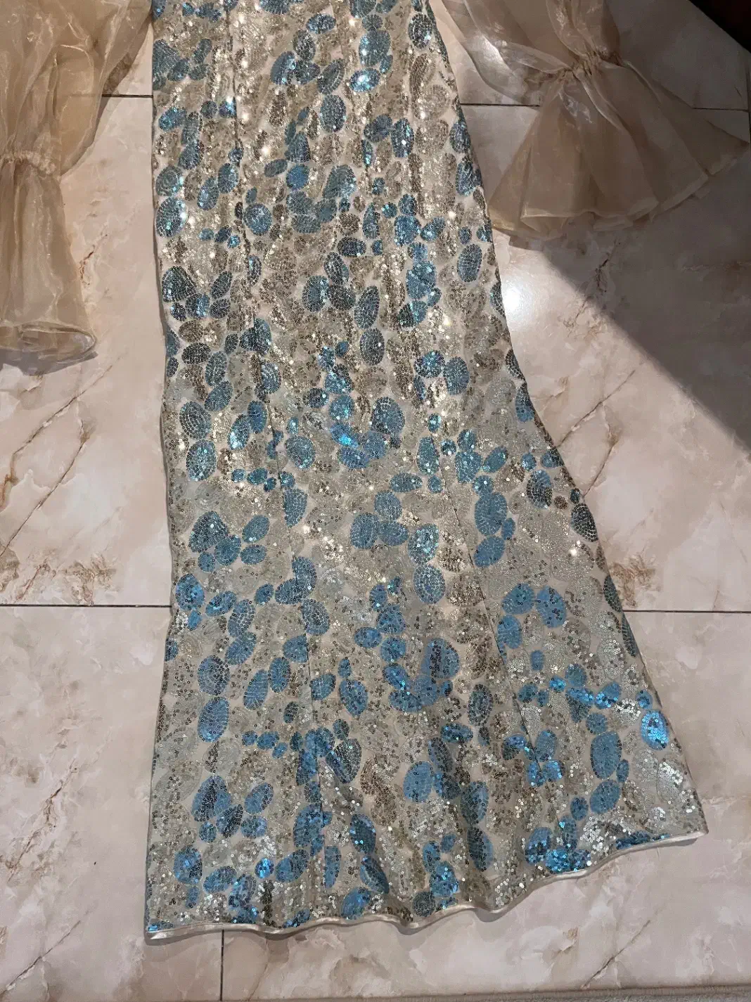 لباس مجلسی|لباس|اصفهان, قلعه طبره|دیوار