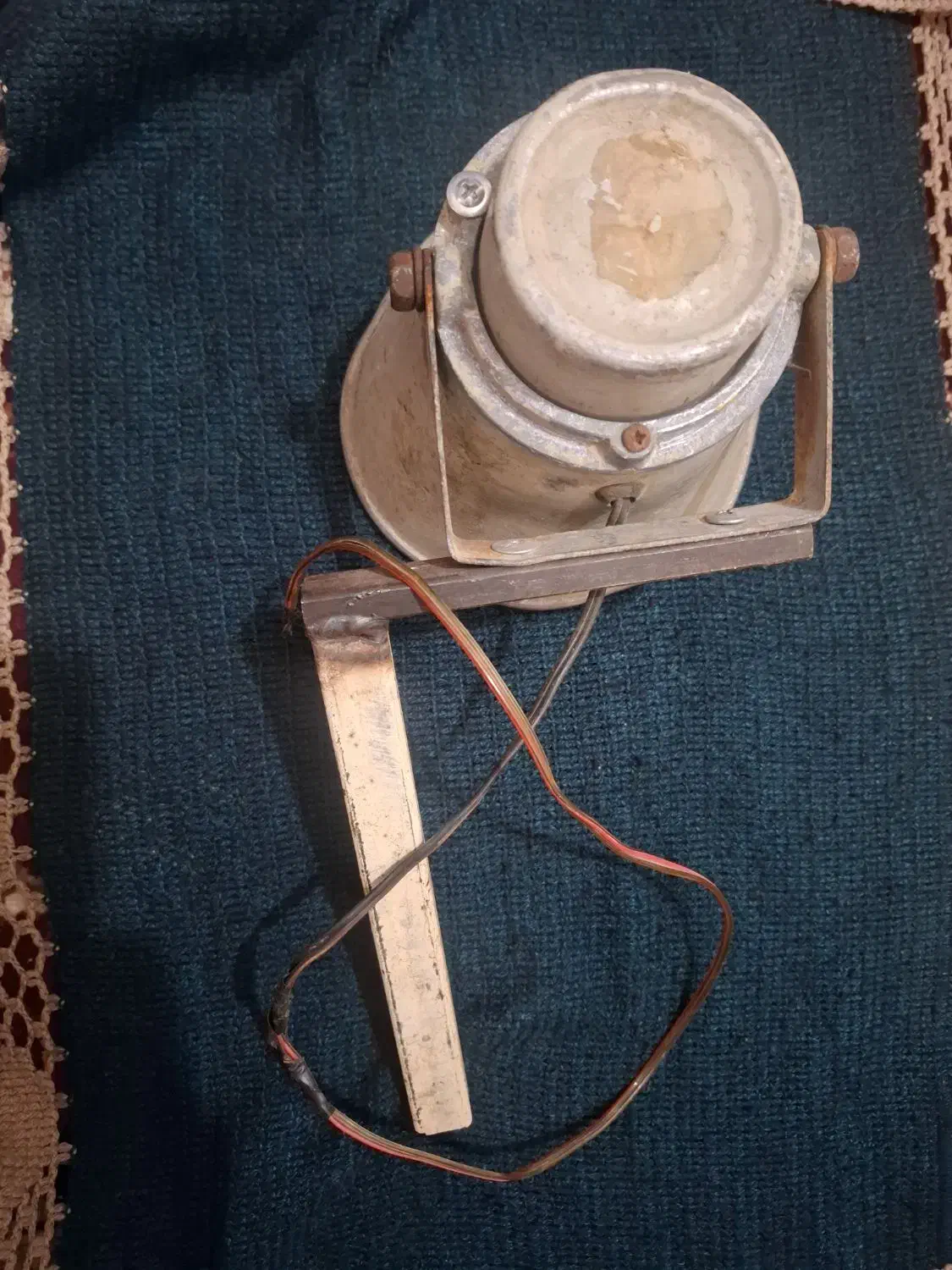 بلندگو|پخش‌کننده همراه|شیراز, کوشک میدان|دیوار