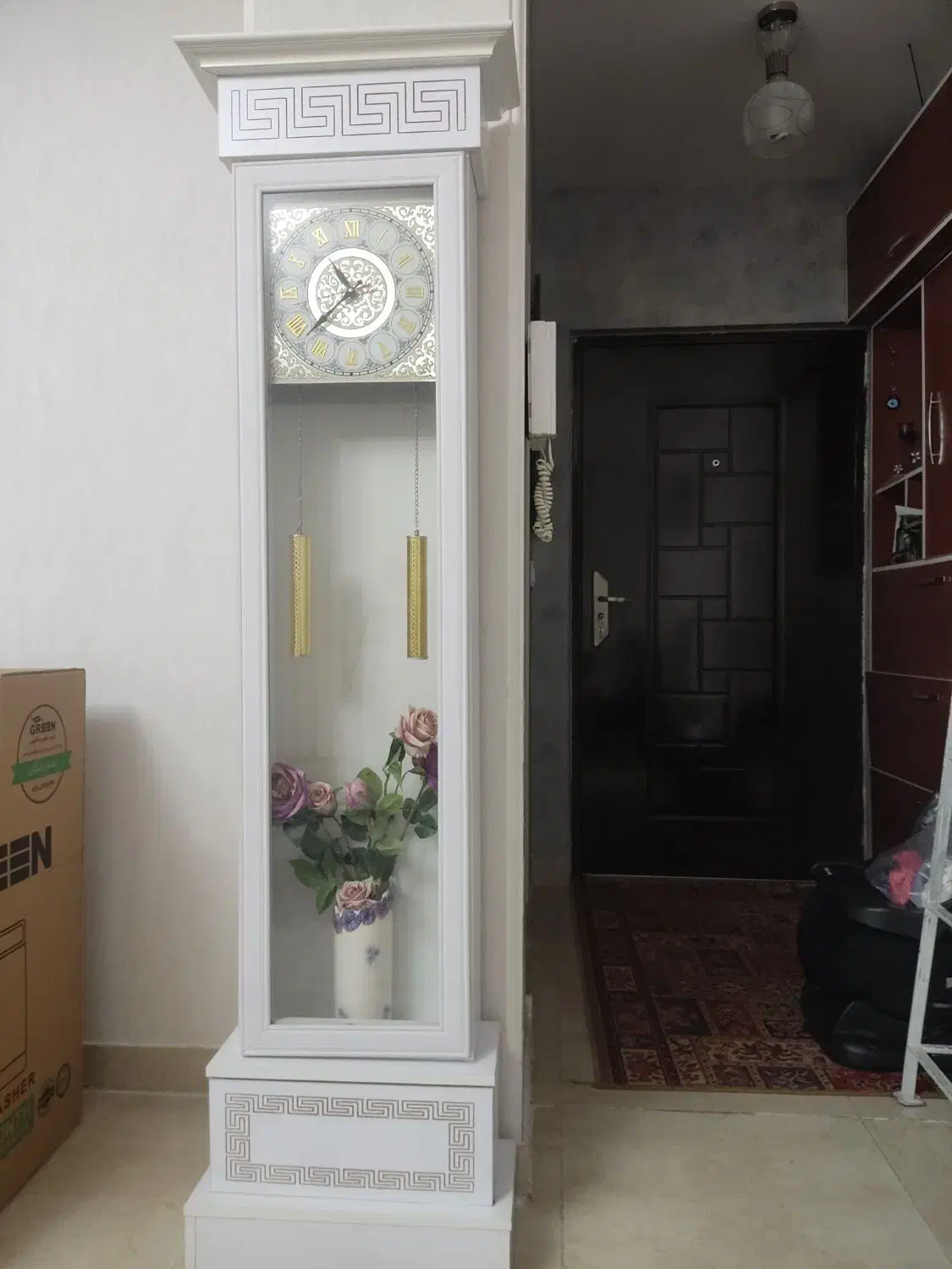 میز تلویزیون|میز تلویزیون|پرند, فاز ۳|دیوار