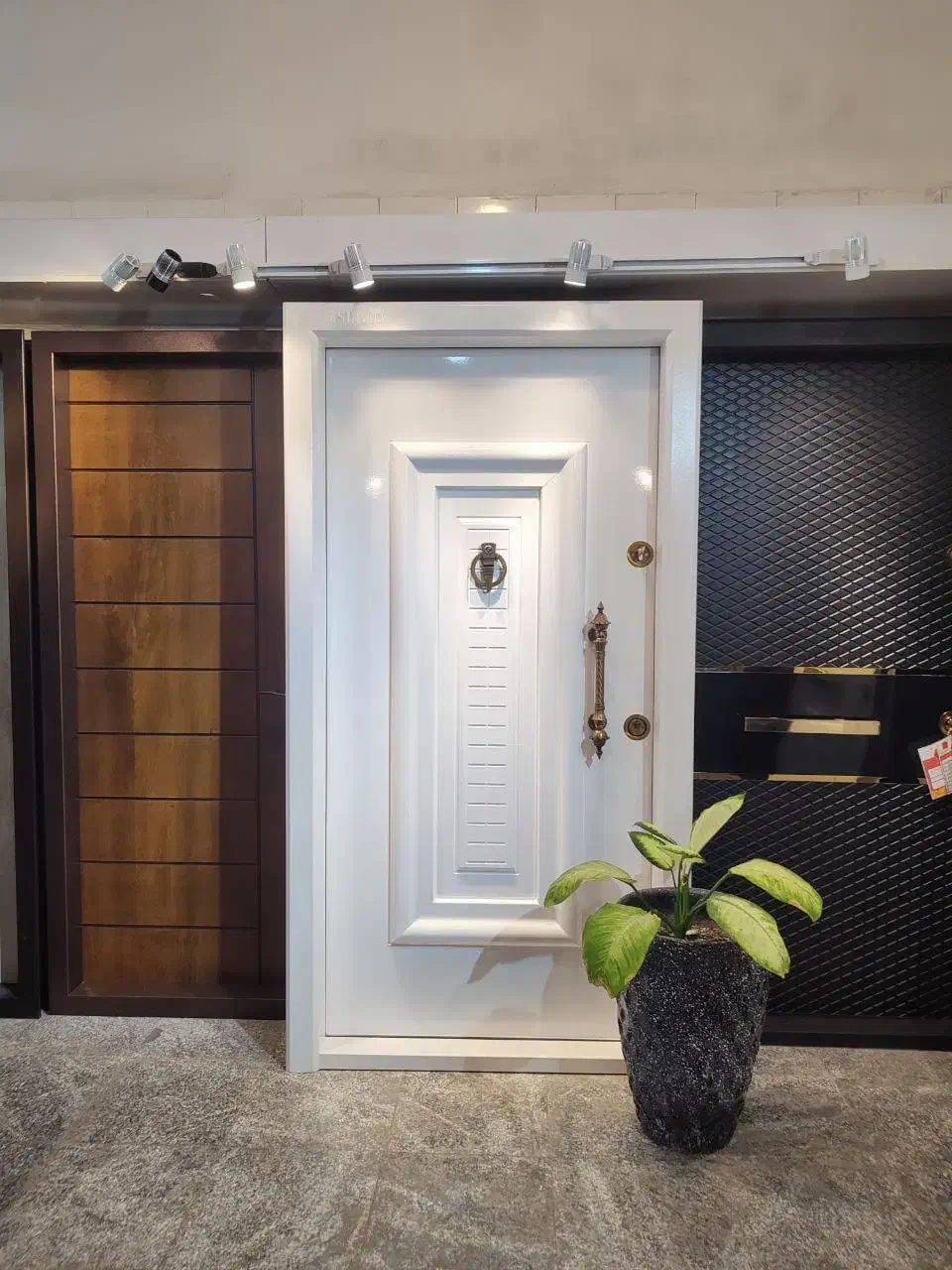 استخدام نقاش در شرکت اسین درب سلماس|استخدام صنعتی، فنی، مهندسی|سلماس, |دیوار