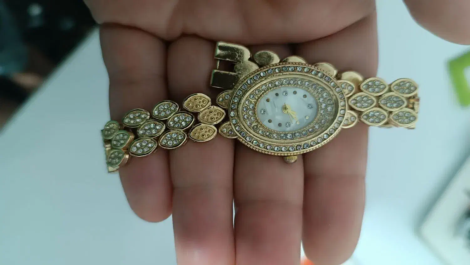 ساعت مچی زنانه نگین دار|ساعت|اسلامآباد غرب, |دیوار