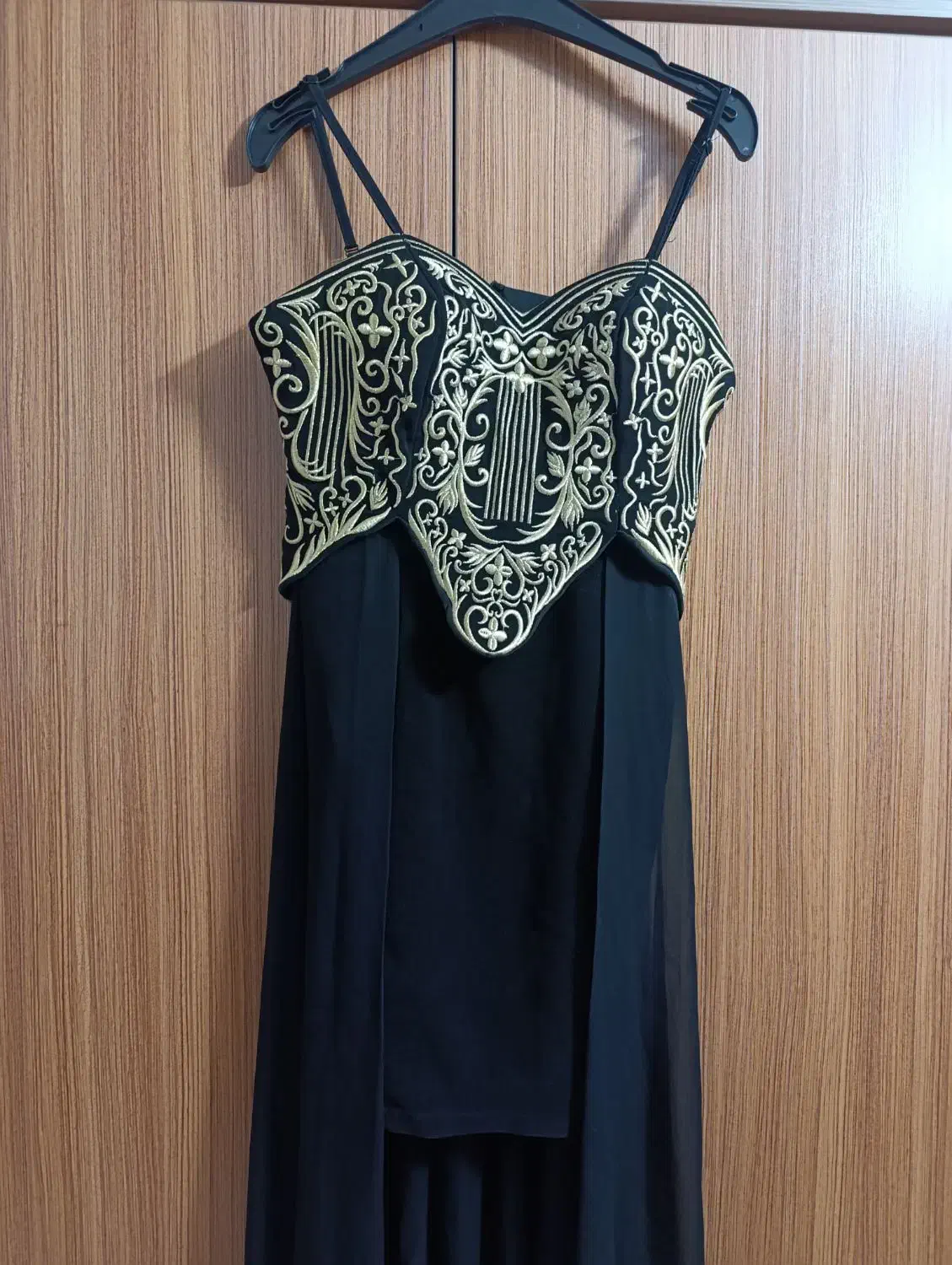 لباس مجلسی|لباس|اصفهان, وحید|دیوار