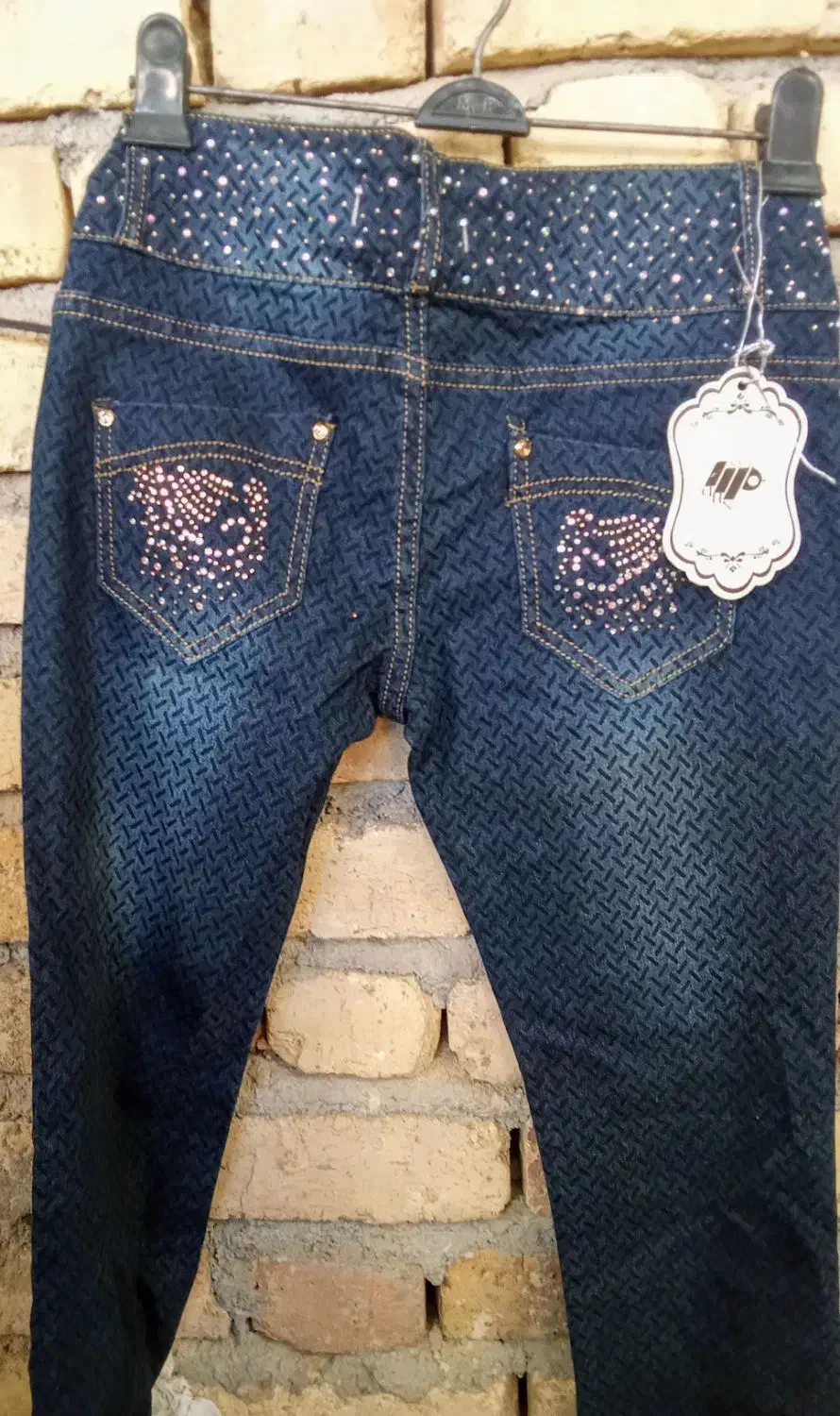 شلوار|لباس|کنگاور, |دیوار