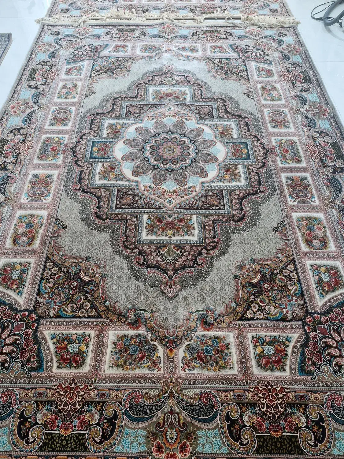 یک جفت فرش ۹متری۱۲۰۰شانه تراکم۳۶۰۰طرح حوض نقره|فرش|محمدیه-قزوین, |دیوار