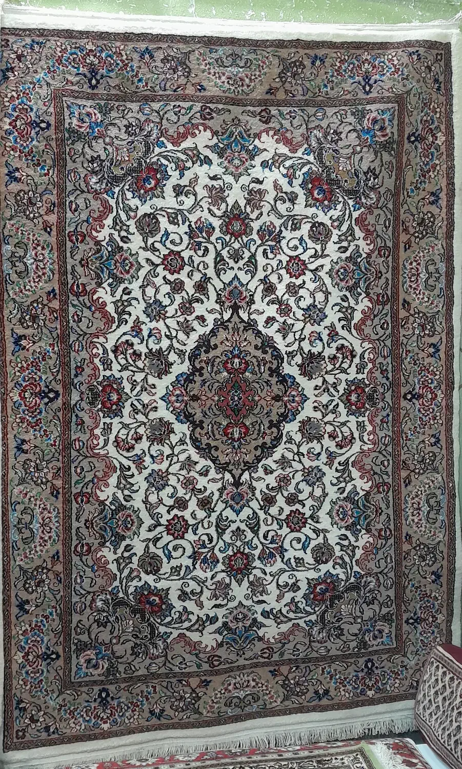 فرش دو ذرع (۳ متری)|فرش|اراک, |دیوار