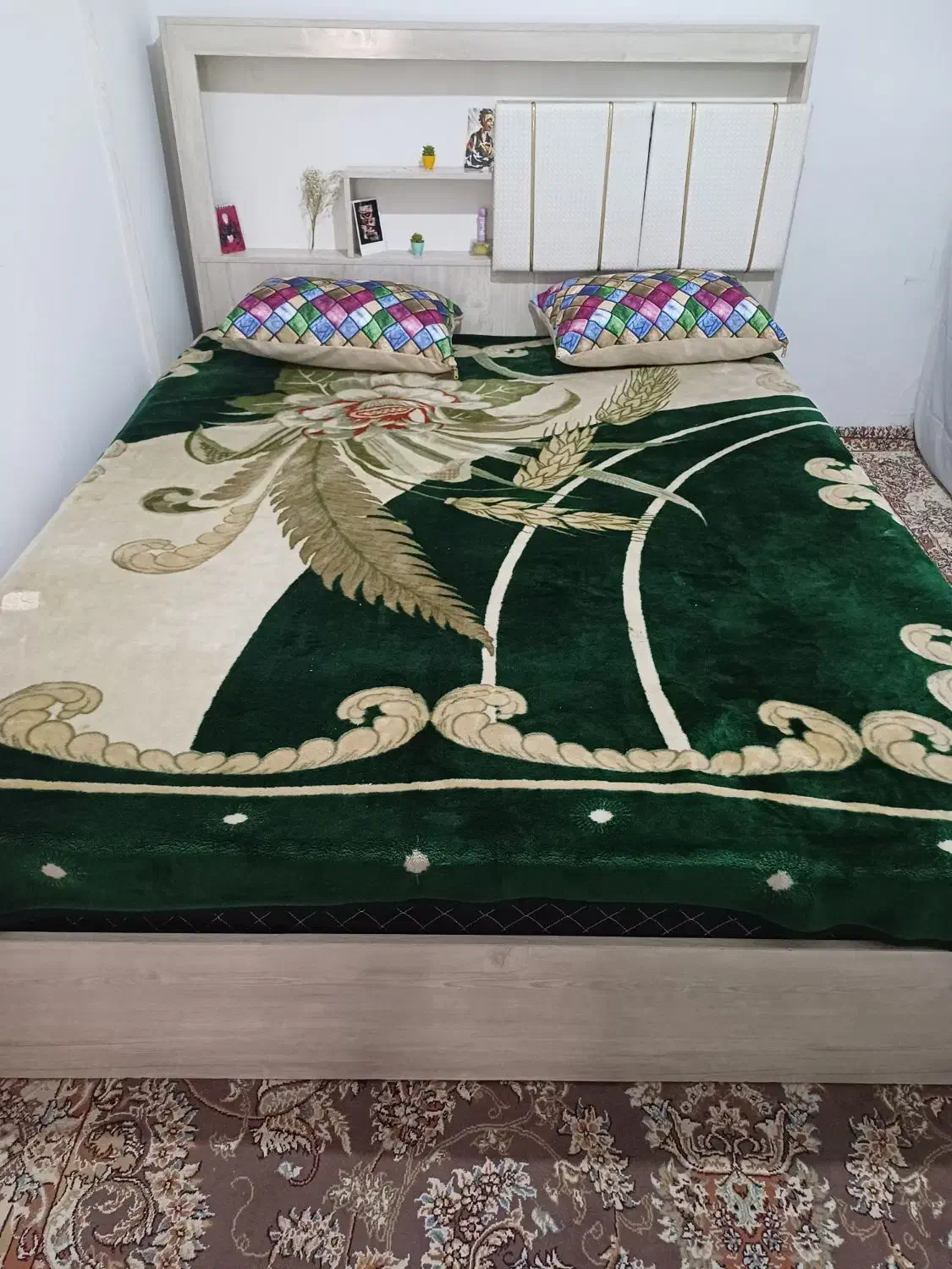 تخت خواب دو نفره سالم به خاطر جابه جایی میفروشم|تخت و سرویس خواب|رباط‌کریم, رباط‌کریم|دیوار