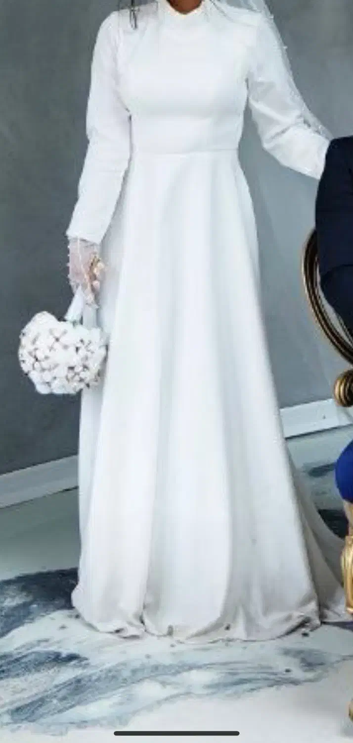 لباس عقد نامزدی|لباس|قدس, شهر‌قدس|دیوار