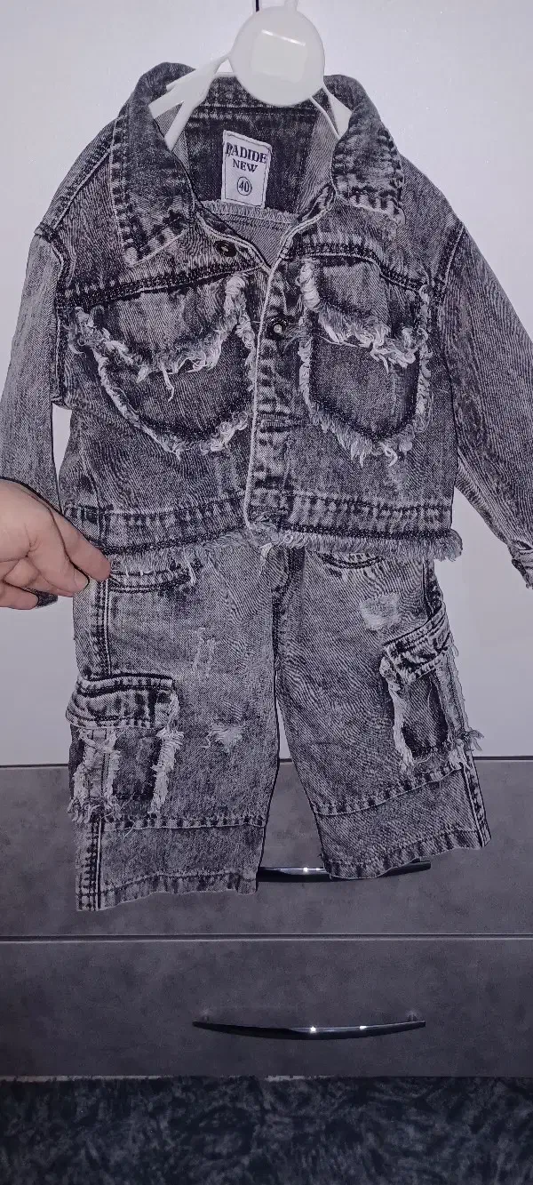 کاملا نو چندبار بیشتر تن نرفته مناسب ۸ماه تا۱سال|کفش و لباس بچه|بروجرد, |دیوار