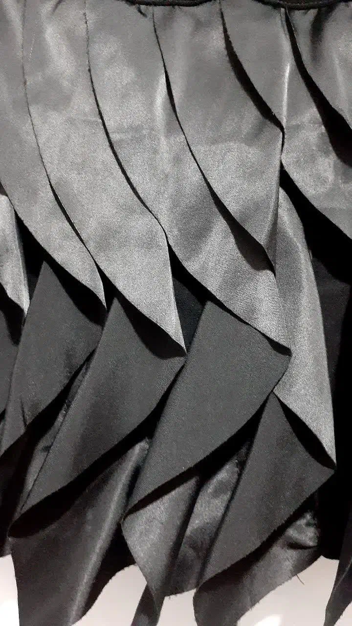 دامن ساتن کشی|لباس|رباط‌کریم, مسکن مهر آبشناسان|دیوار