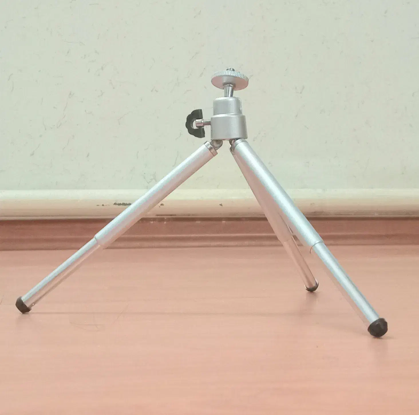 سه پایه دوربین و گوشی|دوربین عکاسی و فیلم‌برداری|اردبیل, |دیوار