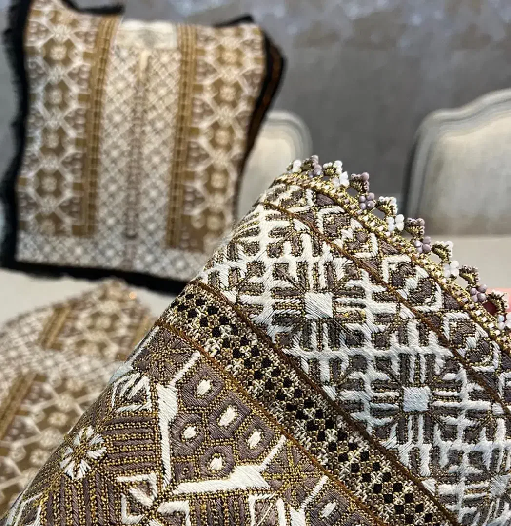 کریشی|لباس|زارچ, |دیوار