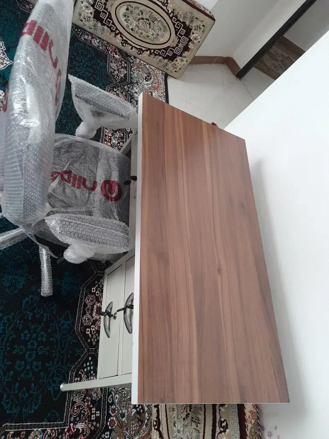 میز وصندلی نیلپر|میز تحریر و کامپیوتر|پرند, فاز ۴|دیوار