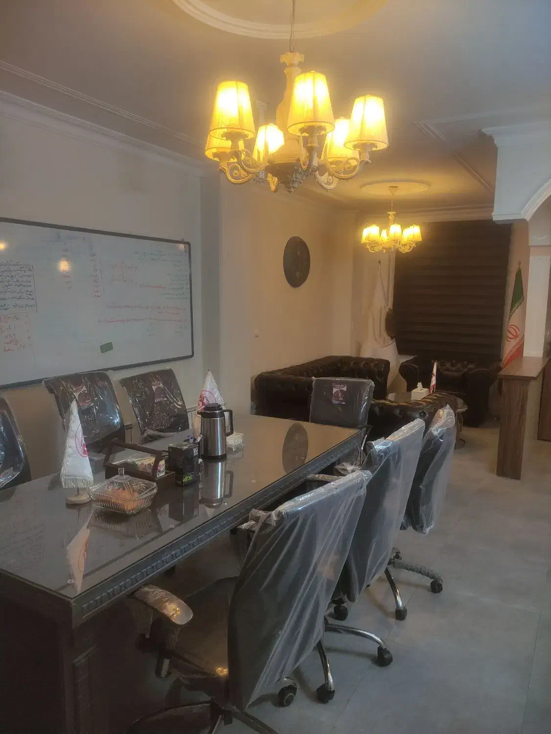 دفتر اداری/ اتاق اداری / دفتر جلسات روزانه ساعتی|اجارهٔ کوتاهمدت دفتر کار و فضای آموزشی|تهران, المهدی|دیوار