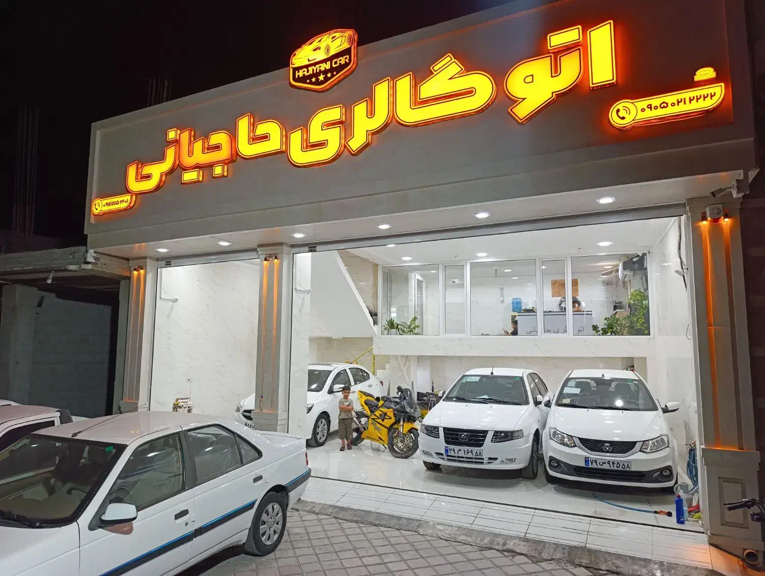 شاهین اتومات 403 در مجموعه اتو گالری عادل حاجیانی|خودرو سواری و وانت|خورموج, |دیوار