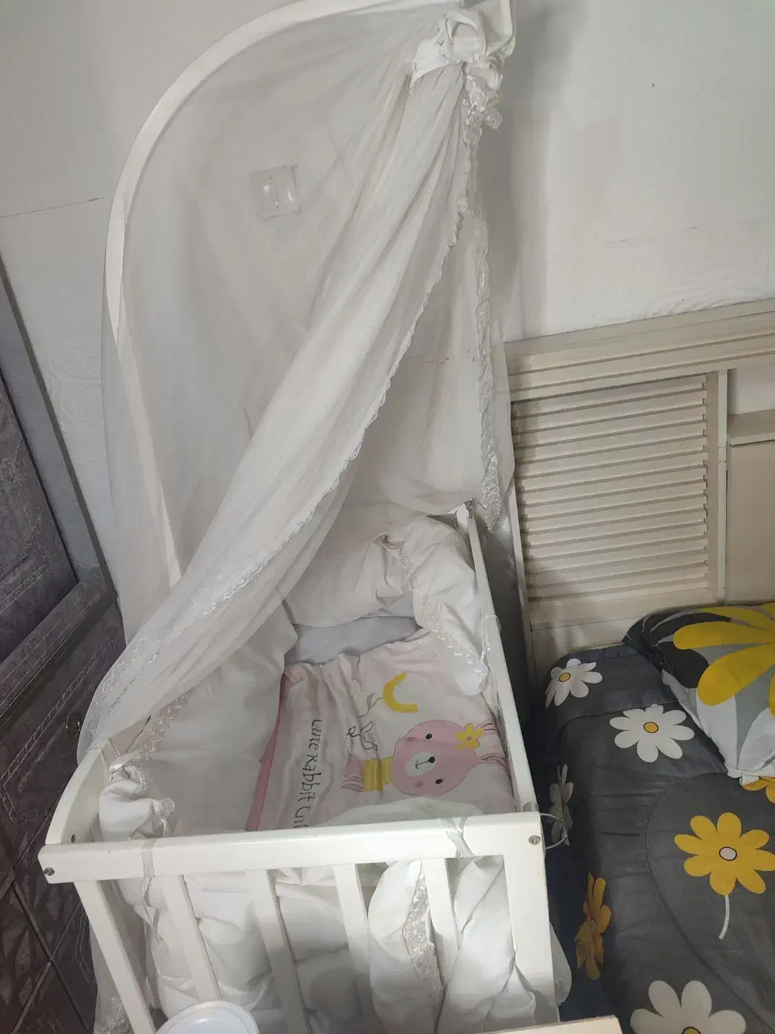 گهواره|تخت و صندلی بچه|یزد, |دیوار