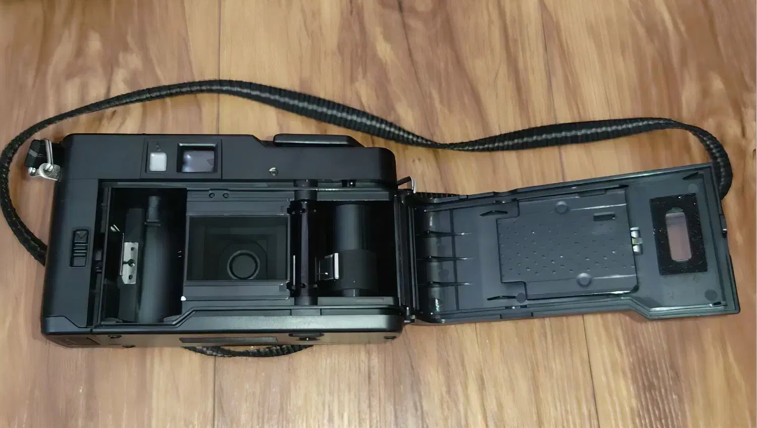 دوربین عکاسی کلکسیونی و ساعت مچی دیجیتالی|دوربین عکاسی و فیلمبرداری|شوشتر, |دیوار