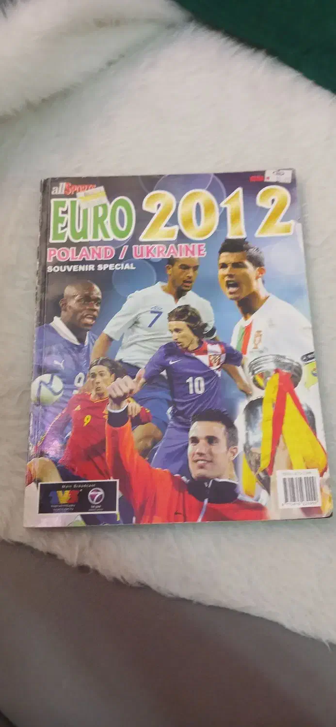 مجله فوتبالی ۲۰۱۲|کتاب و مجله ادبی|تهران, ارامنه|دیوار