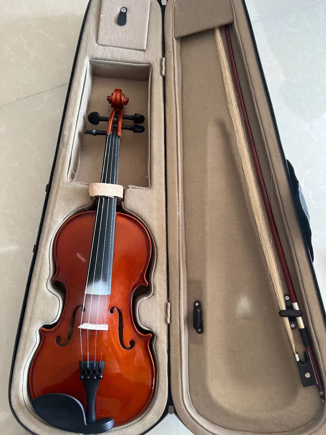 ویولن آماتی ۱۰۰ در حد نو|ویولن|طرقبه, |دیوار