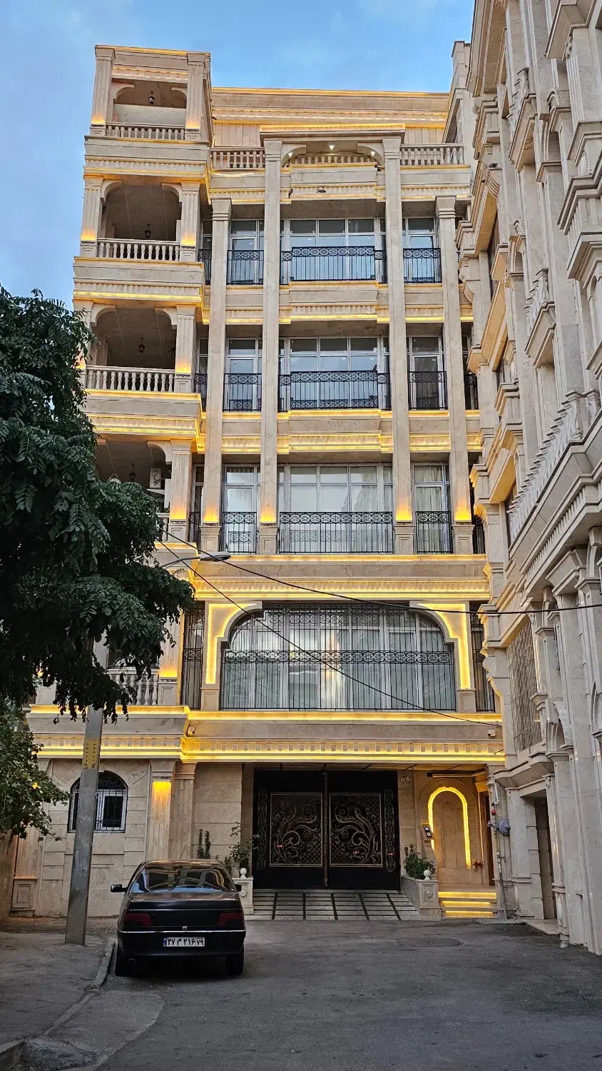 فروش واحد ۲۵۰ متری فلسطین|فروش آپارتمان|قزوین, |دیوار