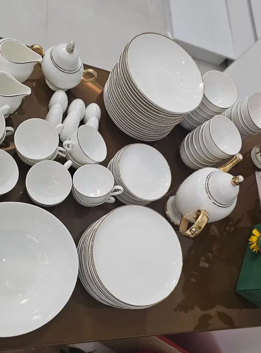 سرویس غذاخوری چینی ۱۸ نفره|ظروف سرو و پذیرایی|رشت, پستک|دیوار