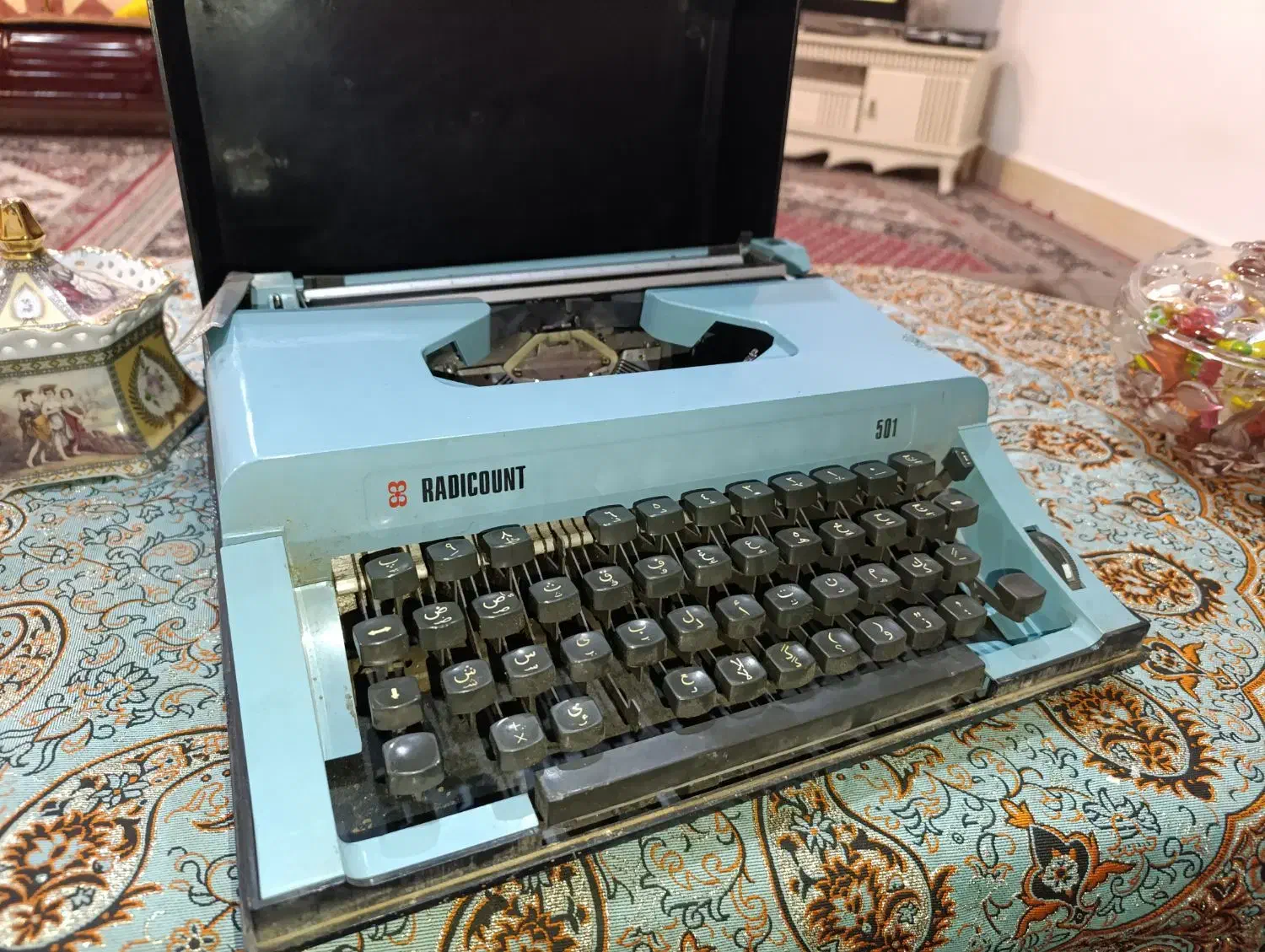 دستگاه تایپ قدیمی|کلکسیون اشیاء عتیقه|شوشتر, |دیوار