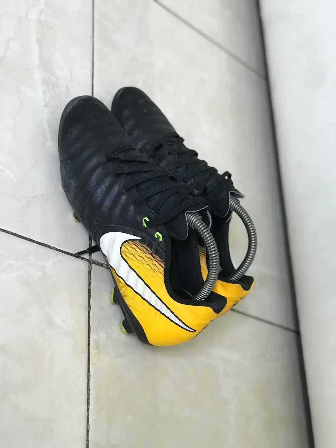 استوک فوتبال|کیف، کفش، کمربند|اندیشه, اندیشه فاز ۵|دیوار