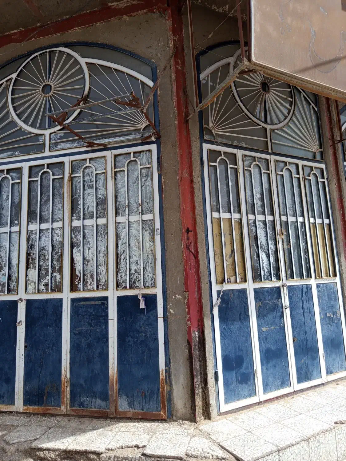 اجاره مغازه تجاری 24متر مربع نبش مطهری یک|اجارهٔ مغازه و غرفه|زهک, |دیوار