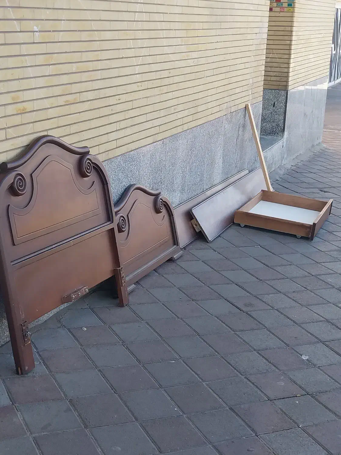 1عدد تختخواب 1نفره باتُشک طبی|مبلمان خانگی و میز عسلی|تبریز, |دیوار