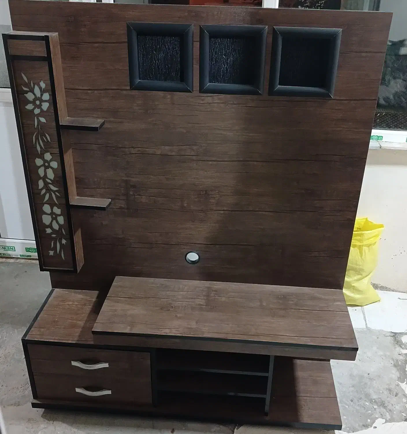 10/000/000|میز تلویزیون|خلخال, |دیوار