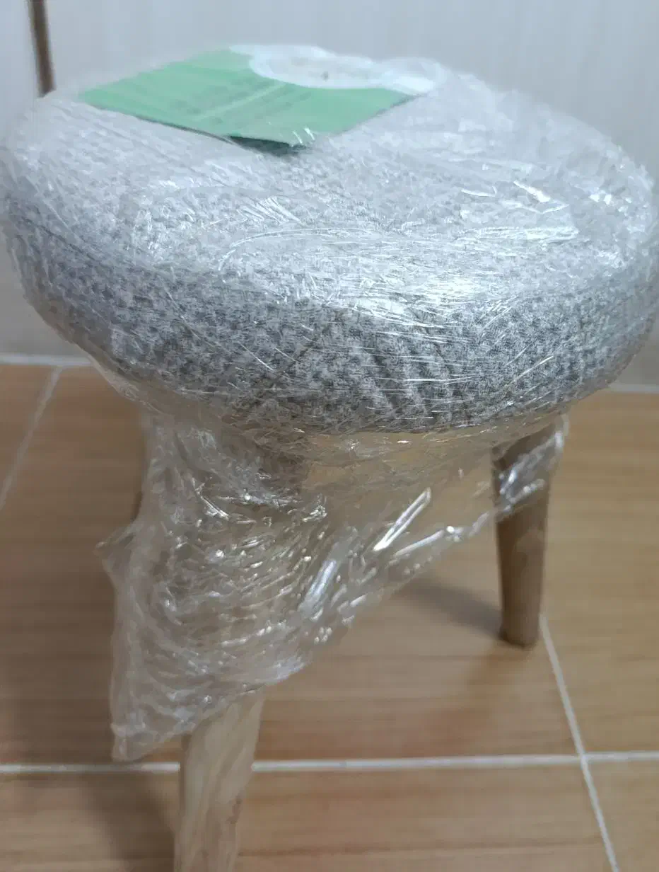 پاف|صندلی و نیمکت|گرگان, |دیوار