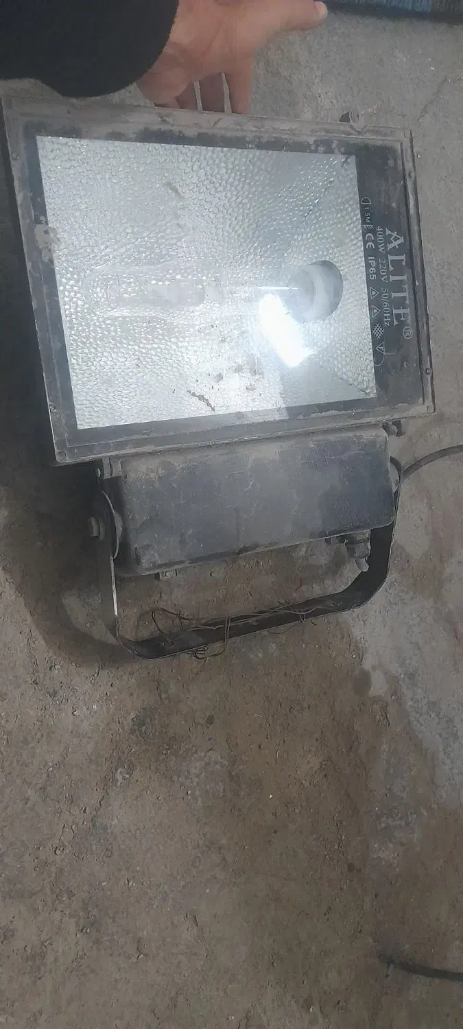 پروژکتور ۴۰۰ وات بزرگ آفتابی سالم ۳عدد|لامپ و چراغ|رباط‌کریم, رباط‌کریم|دیوار