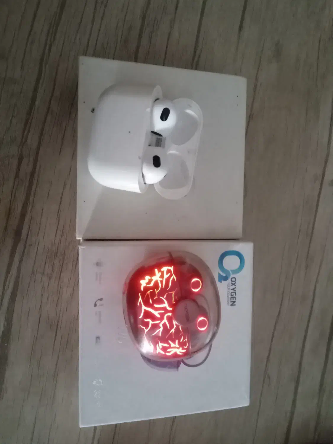 دوتا ایرپاد یکی مدل اکسیژن و یکی مدل AirPods|صوتی و تصویری|کردکوی, |دیوار