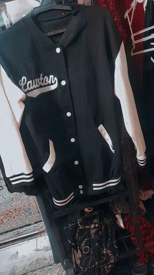 لباس های ی بار پوشیده شده|لباس|شادگان, |دیوار