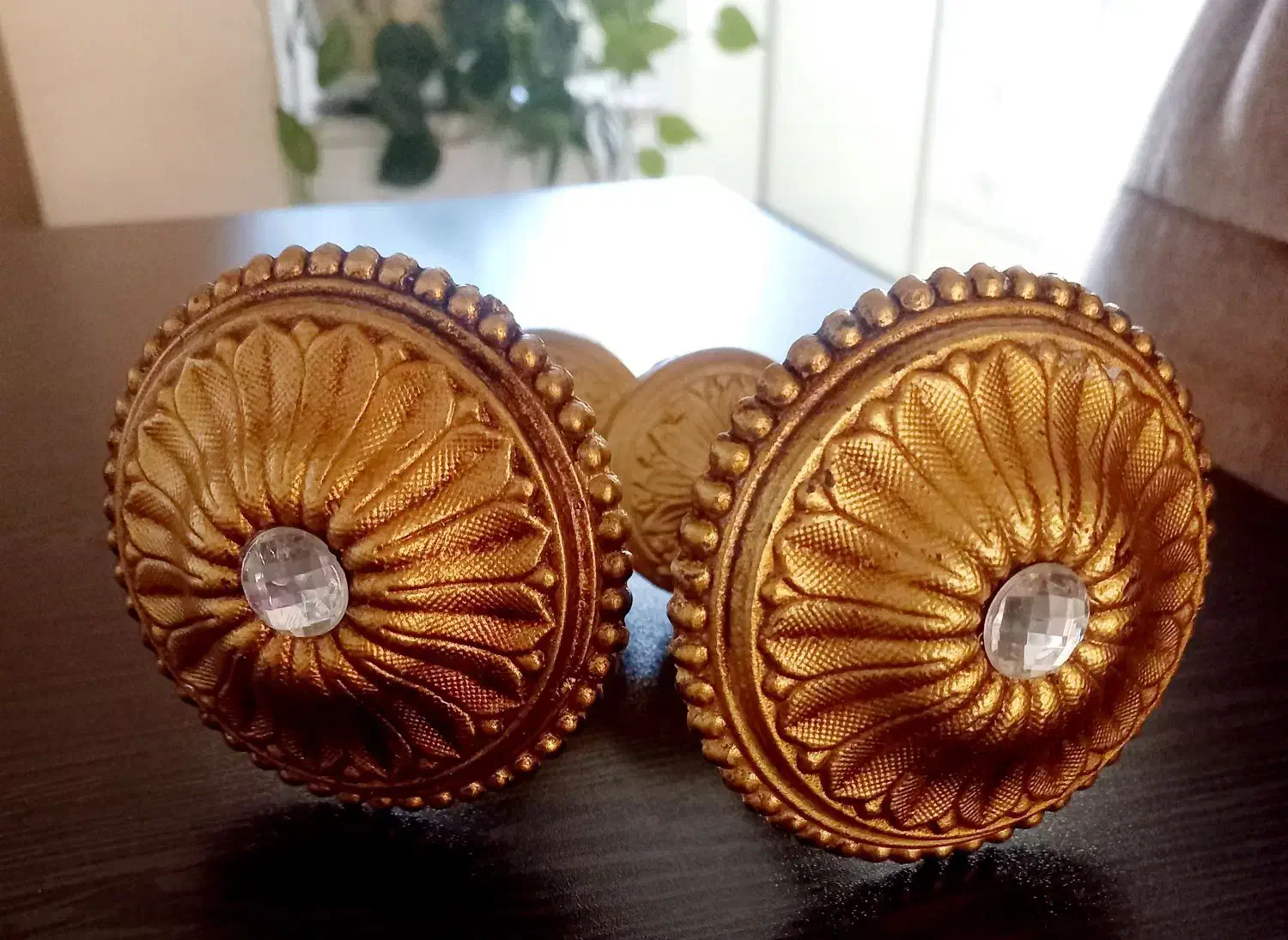 گلدان پلاستیکی گل میخ کریستال برنز|گل و گیاه طبیعی|تهران, نیروی دریایی|دیوار