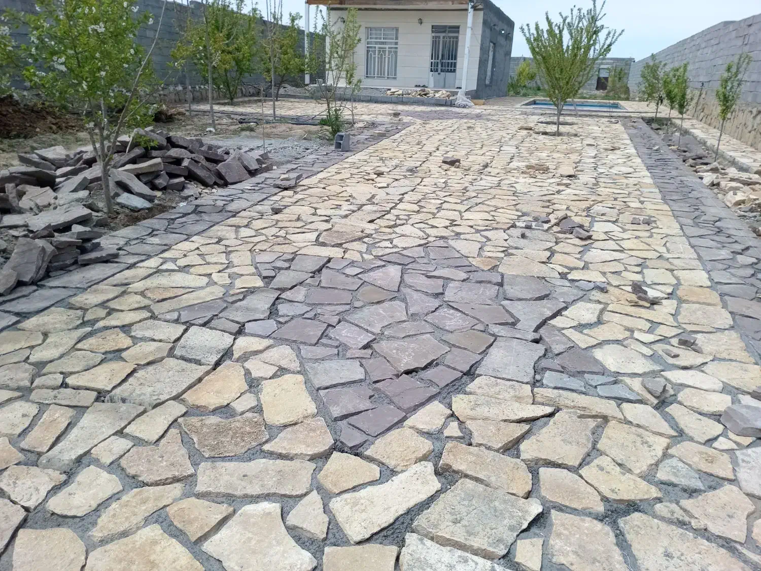 بنا استرسفید کاری دیوار چینی سنگ فرش تایل سنگ تاوه|خدمات پیشه و مهارت|گلبهار, شهر جدید گلبهار|دیوار