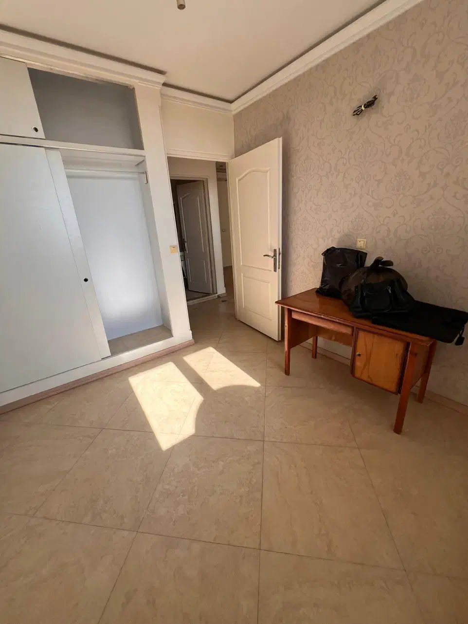 مرزداران آریافر ۹۵ متر ۶ساله بسیار شیک رهن و اجاره