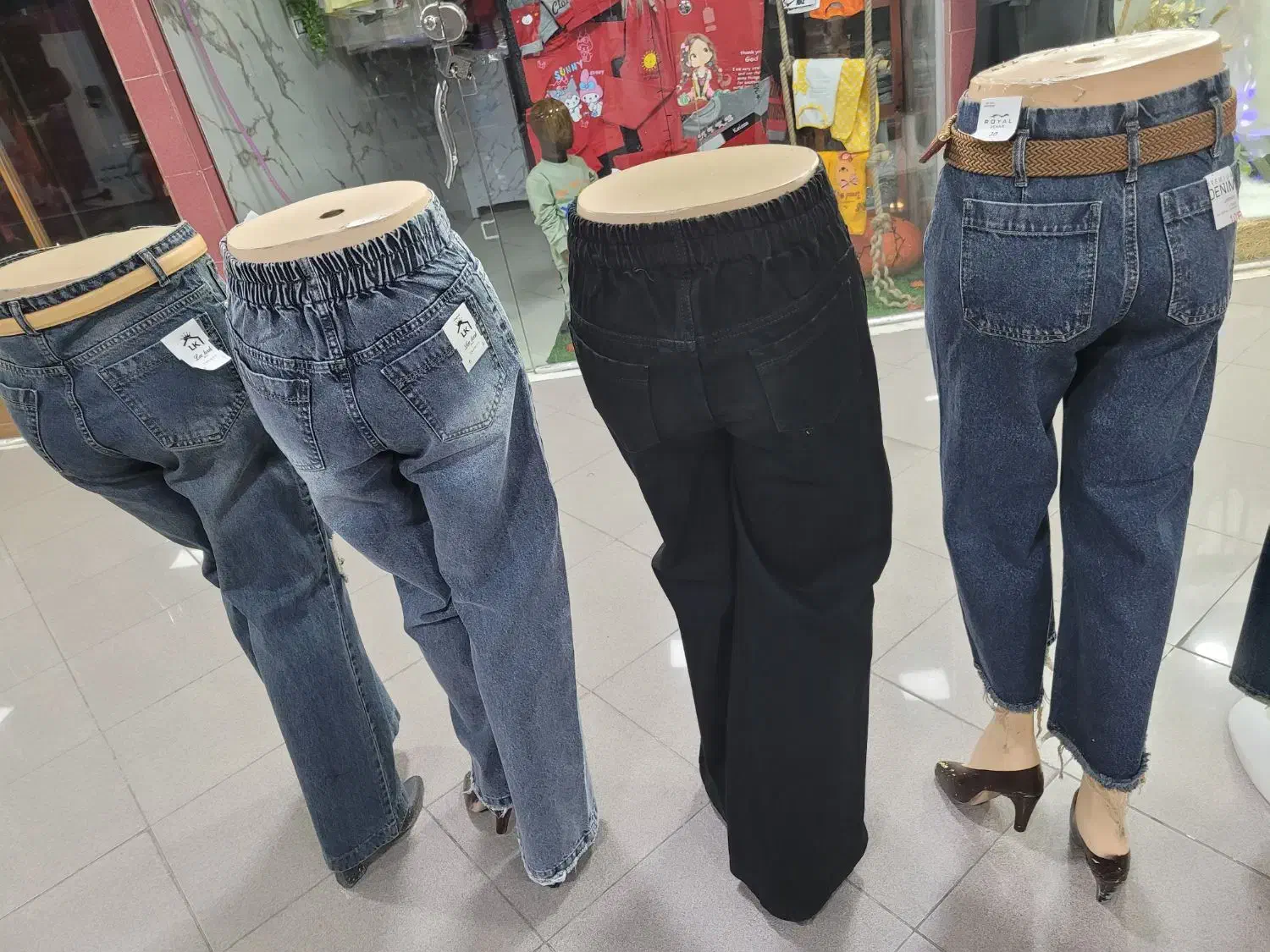 ۴ عدد مانکن پا، کرمی رنگ|فروشگاه و مغازه|شیراز, لب آب|دیوار