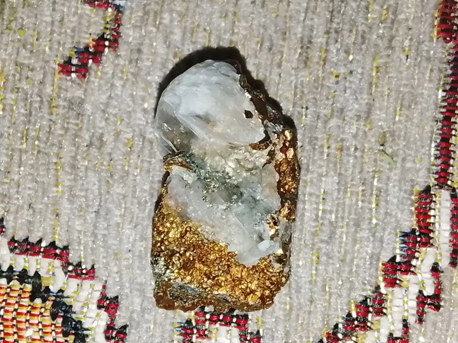 سنگ جواهر رگه دار طلا و نقره ای|جواهرات|گنبد کاووس, |دیوار