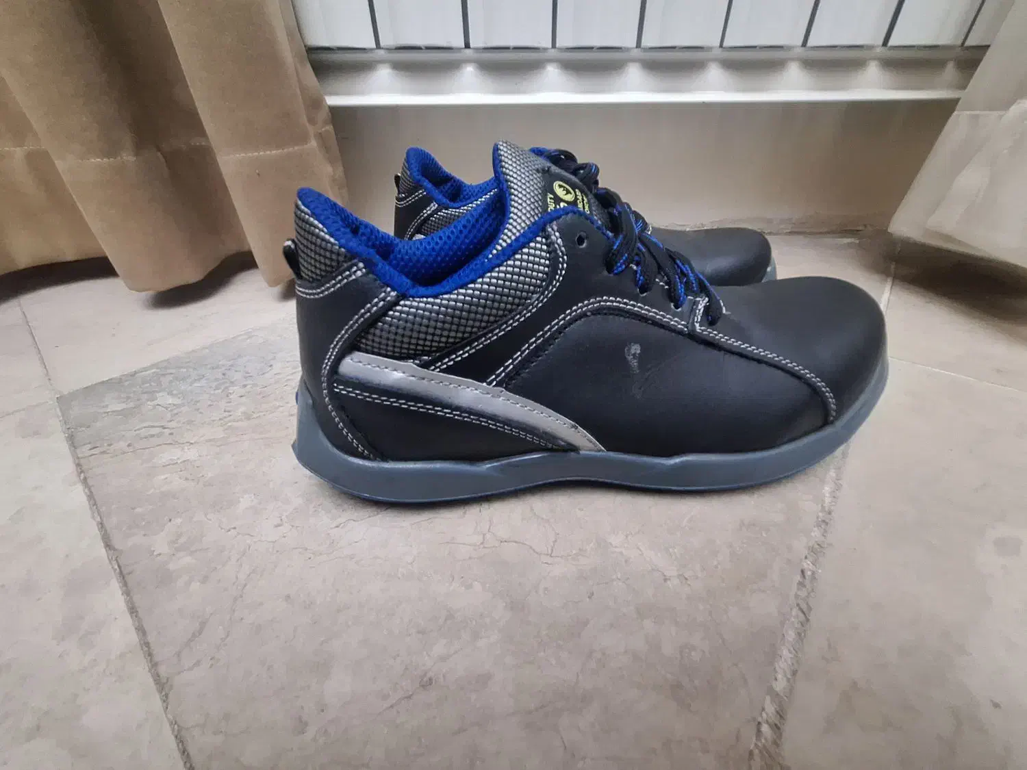 کفَش کار 43|کیف، کفش، کمربند|صفادشت, |دیوار